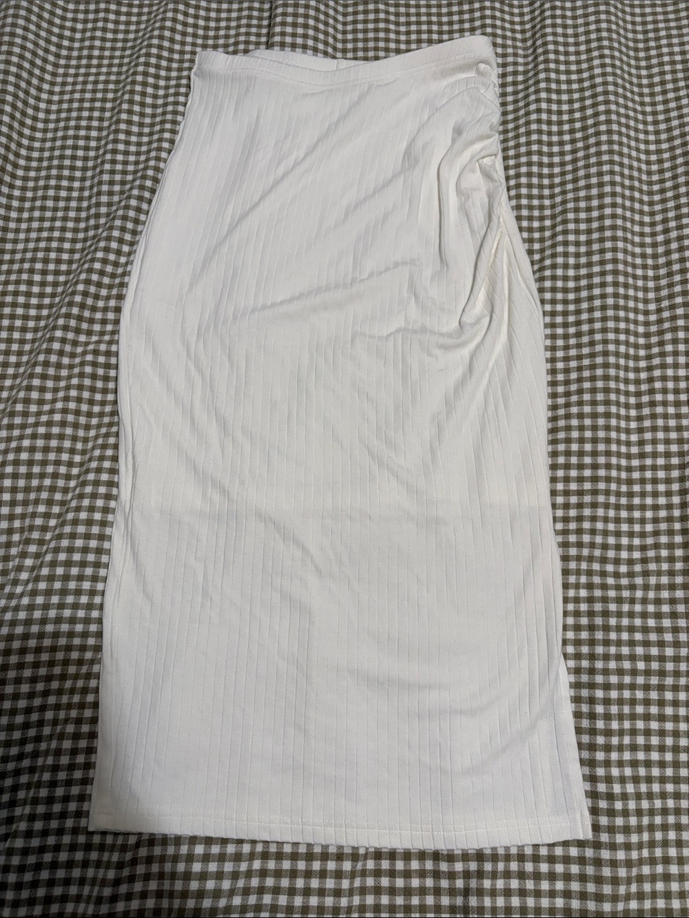 Sleek White Ribbed Pencil Skirt - Contemporary Minimalism